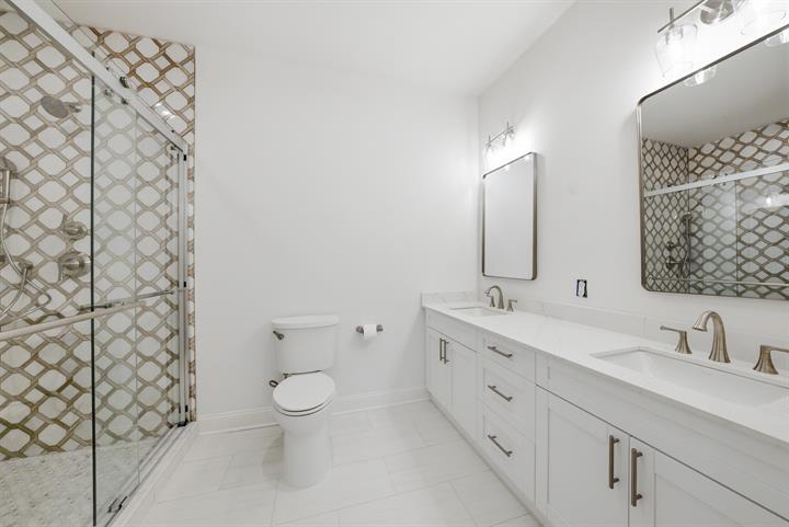 Bath with double vanity