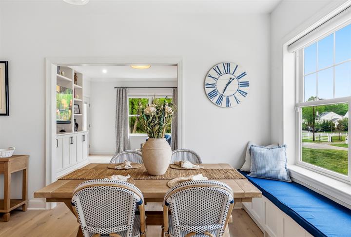 Window-seat dining: Built-in bench seating and shelving